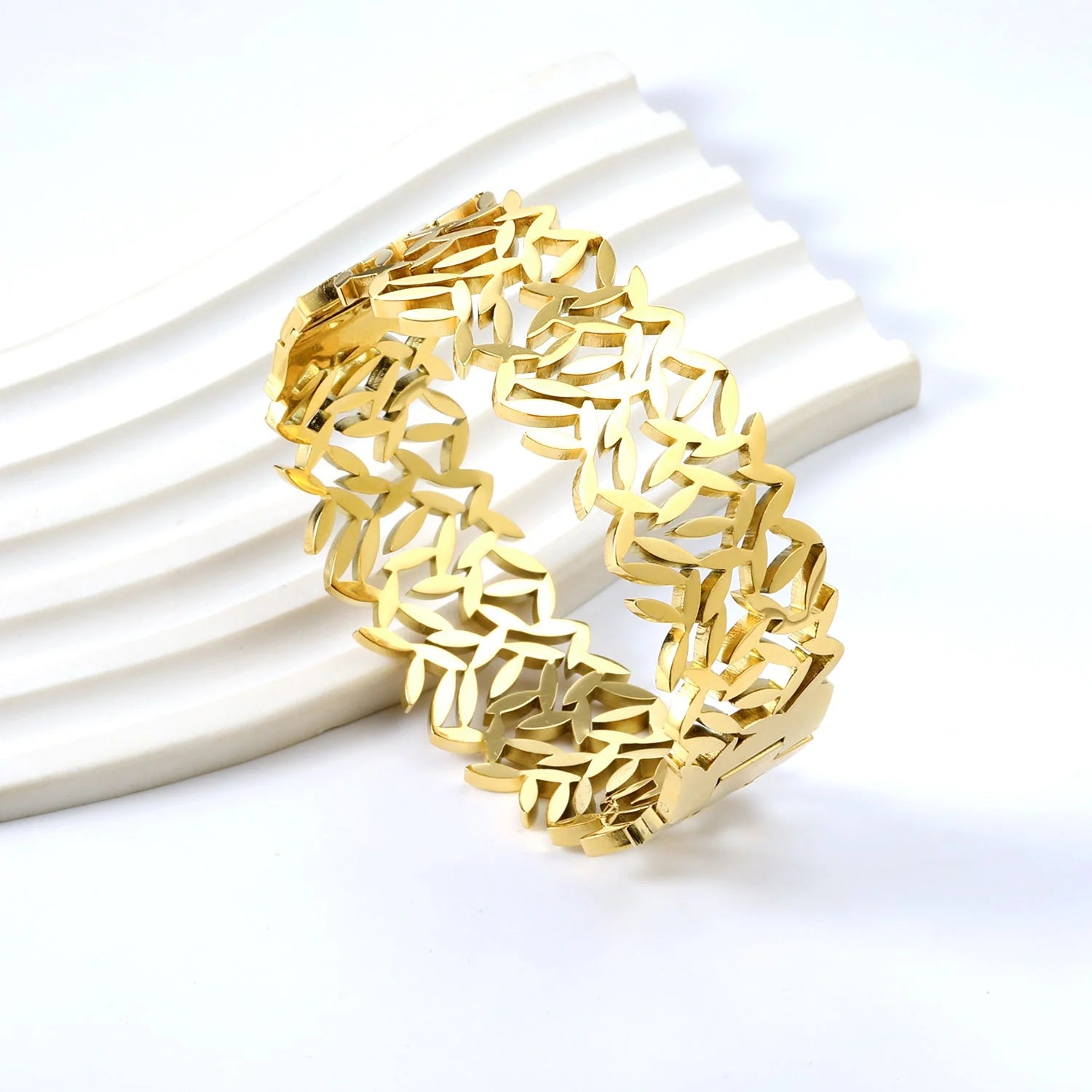 Hollow Leaf Lattice Wide Cuff Bangle
